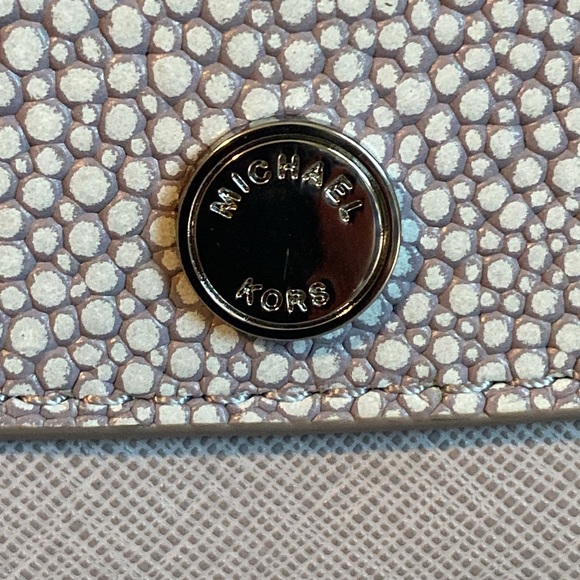 💜MICHAEL KORS💜Juliana Lilac Animal Print Large Flap Wallet/NWOT - Picture 2 of 12